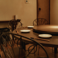 木の温もりに包まれる落ち着いた空間