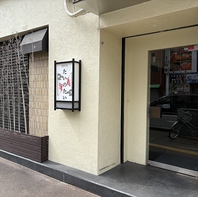 旨い酒と鯛に、自然と会話が弾む場所。