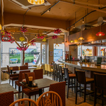 カウンター席やテーブル席から個室まで、あらゆるシーンにマッチする広々とした店内♪