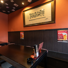 テーブル先　４名様用×2　６名様用×1