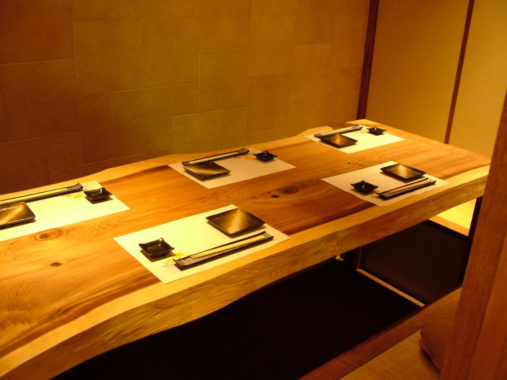 ゆっくり寛げる掘りごたつ個室は5名様からOK！個室は人気のため予約はお早目に♪