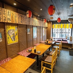 テーブルをつなぎ合わせると、大型宴会も可能でございます！宴会や飲み会など利用用途に合わせてお席のレイアウトが可能です！お気軽にお申し付け下さい。