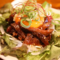 料理メニュー写真&nbsp;ピリ辛炙りユッケ