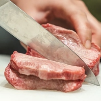 丁寧に下処理、手切りする高品質な肉をご提供