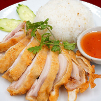 本場のコックが振る舞うタイ料理と充実のラインナップ♪