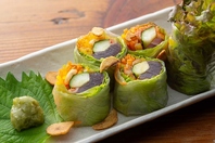 定番のエスニック料理から、シェフの創作料理まで。