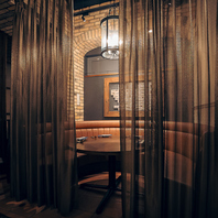 横浜駅徒歩6分アンティーク調のおしゃれ空間洋風居酒屋