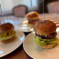 自宅で楽しむ！充実のテイクアウトハンバーガーメニュー