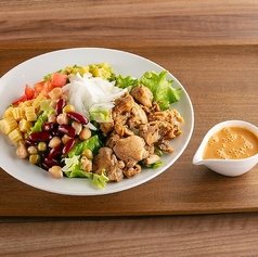 スパイシーチキンのサラダボウル-ミックスビーンズ-