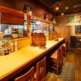 奥行き広々カウンター席もあります。ゆったりお食事を楽しめますよ♪キッチンに面しているお席なので、白衣のスタッフにその日のおすすめを訪ねてみて下さい。職人さんとの会話もご馳走の一つかもしれませんね。お一人様も歓迎☆