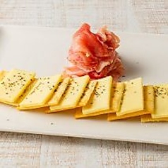チーズ＆生ハム盛り合わせ