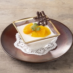マンゴーのなめらかパンナコッタ