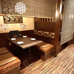 【2名様～5名様用 半個室のBOX席】カーテンで仕切れるので周りを気にせずお食事をお楽しみいただけます！