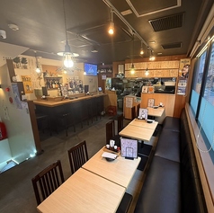 みんなでワイワイもいいけれど、ひとりの時間も大切にしたい方にもぴったりなカウンター席◎お気に入りの一杯を静かに飲むのも良し、落ち着いた雰囲気のなかゆったりとお食事を味わうのも良し☆テーブルは自由に繋げることが可能なためご来店人数によってカスタムできるのも嬉しいポイント!