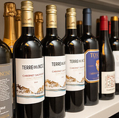 ウォークインセラーで温度管理しておｒます。上質なワインをお楽しみいただけます。