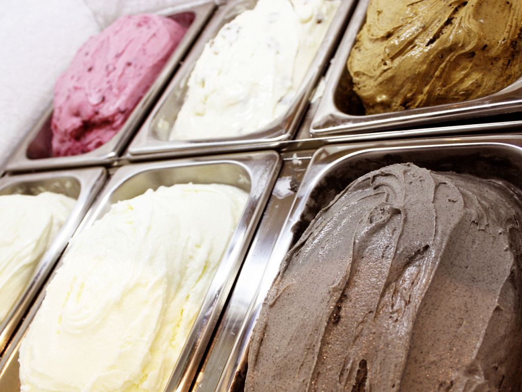 コース料理はブッフェ形式★（大皿提供可）お肉食べ放題や種類豊富な飲み放題もあります