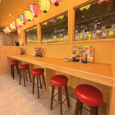 デートやおひとり様も歓迎！気軽に座れるカウンター席は、サクッと一杯からしっかりご飯まで、気軽に利用しやすいお席です。