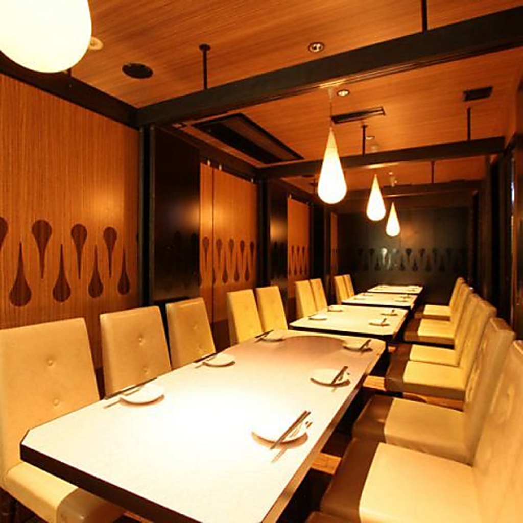 テーブル個室席。接待や女子会、歓送迎会、デートや記念日にお勧め。２名～４０名様まで。貸切もOK