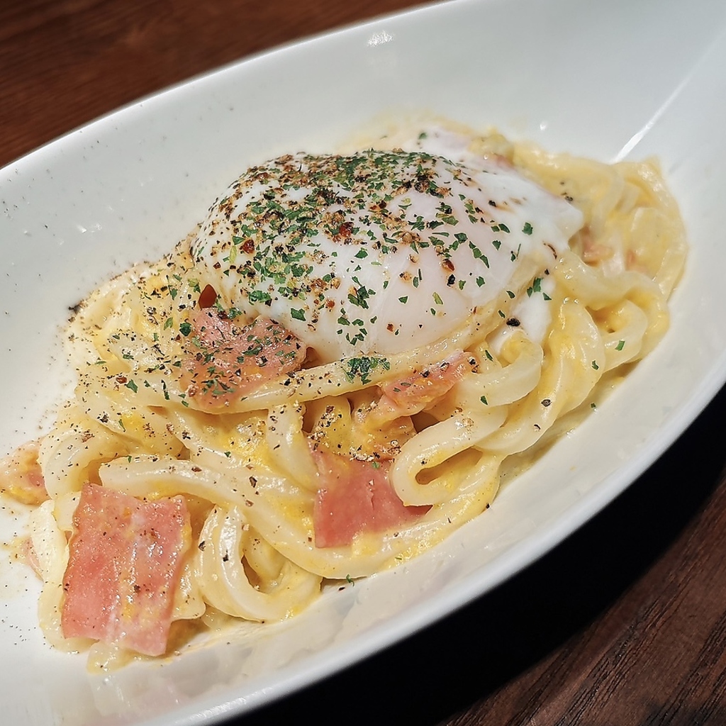 自慢の宴会コースは2時間飲み放題付き料理全8品で4500円(税込)！カルボナーラうどんも食べれます♪