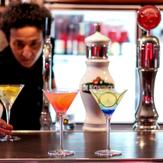 オリジナルカクテルから豊富なウイスキーまで約150種