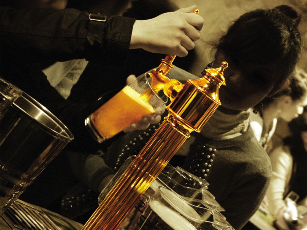 セルフビールサーバーは注ぎ放題！