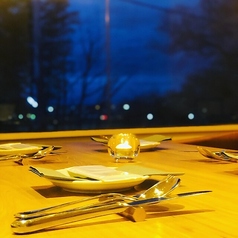 【記念日や接待に最適な個室席◎】大切な記念日やビジネスシーンでの接待にも最適な個室をご用意しております。プライベートな空間で、特別なひとときをお過ごしいただけます。