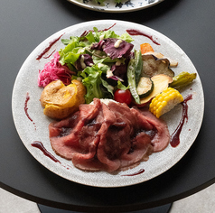 放牧牛ローストビーフ バターライスと共に