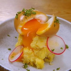 スパイス香るポテトサラダ ~半熟卵添え~
