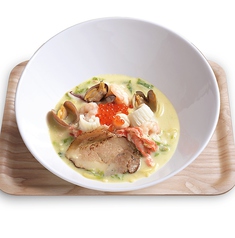 能登豚と魚介の贅沢おごっつぉ岩海苔クリームスープのパスタ