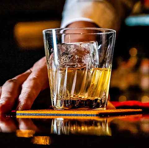 【天王寺駅3分】カジュアルな雰囲気の中で、気軽に嗜む正統派ショットバー