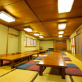 2階には、20～60名様まで対応可能な座敷席があります◎木のぬくもりと畳の温かみが心地よく、リラックスしてお食事を楽しむことができます。大人数での集まりには最適な空間ですので、ぜひご予約ください♪