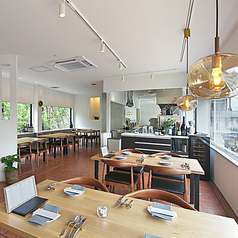 【貸切可能！大人数でのパーティーにも◎】15名様から最大32名様までの貸切に対応しております。着席時は32名様、立食時は40名様までご利用可能ですので、各種宴会やパーティーにぜひご相談ください♪