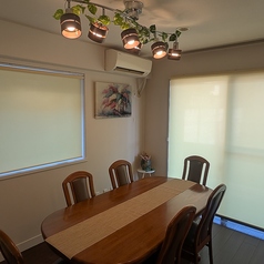 個室A《暖色空間》上質なテーブルセットに家庭料理を囲み、暖かい雰囲気で会話が弾むこと間違いなしです！