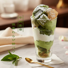 抹茶わらび餅パフェ