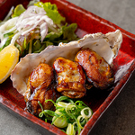 身の大きさと贅沢な旨味が特徴の「堀口牡蠣」を使用。絶品「牡蠣バター炒め(3粒)」は1280円(税込)。