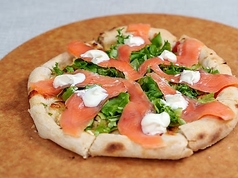 スモークサーモンとルッコラのサラダ風