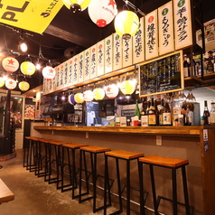 カウンター席は8席設けております。落ち着いた雰囲気の店内で当店自慢のお料理の数々をお楽しみください♪また、お一人でのご利用も大歓迎ですので、仕事帰りや休日の息抜き等でお気軽にお立ち寄りくださいませ！ご来店お待ちしております。