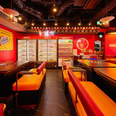 【貸切も随時承っております。本場を思わせる広々とした店内】全部で44席ある店内は、様々な人数に対応しております。記念日やデート、各種宴会など用途も多種多様♪40名様以上で貸切も可能！　人数、料金などお気軽にお問い合わせください◎ご予約の際は24時間受付可能なネット予約がおすすめです。