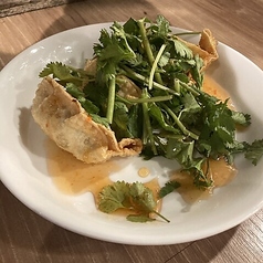 パクチーとスイートチリの揚げ餃子 4個