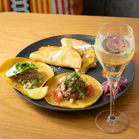 ペアリング×シェアしやすい華やかなメニュー