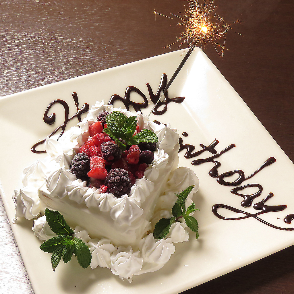 事前予約で誕生日などお祝い事に『デコレーションケーキ,記念写真+フレーム』の特典ご用意可能です