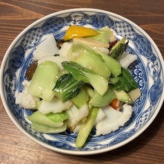 アオリイカとファーマーズ野菜のガーリック炒め