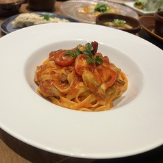 フレッシュトマトとたっぷりキノコのアラビアータ