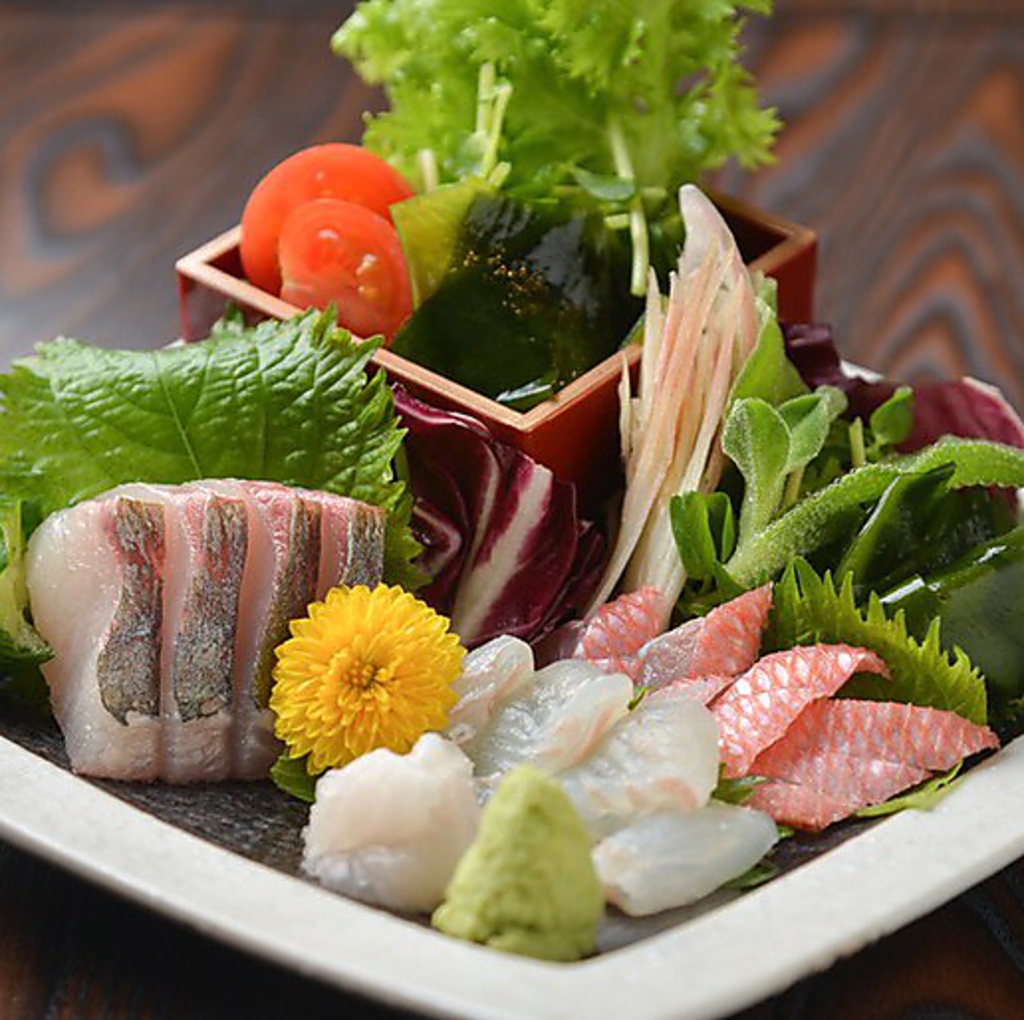 仕入れたばかりの新鮮なお刺身はプリップリ♪その時の旬なものをお召し上がり頂けます！