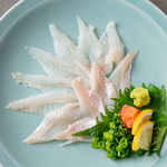 売り切れ御免・広島名物の「地穴子」を贅沢に刺身にしてご提供。新鮮だからこそ堪能できる逸品です。