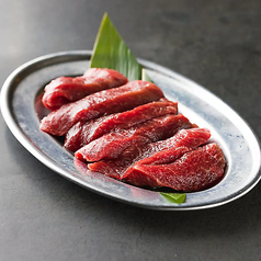 肉厚なラム肉を野菜と一緒に贅沢に…！の写真