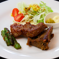 マテラ豚を贅沢に焼いていただく「マテラリブ」