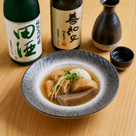 出汁が染み渡る自慢のおでん！厳選された日本酒とともに