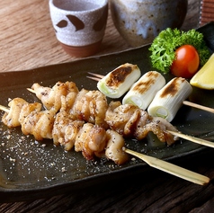 炭火で丁寧に焼き上げる自慢のこだわり焼き鳥