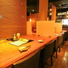 合コンや女子会、接待におすすめのテーブル個室をご用意しております。ダウンライトが大人の空間を演出致します。当店自慢のお食事をごゆっくりお楽しみいただける個室となっておりますので、ご希望のお客様はご予約がおすすめです♪